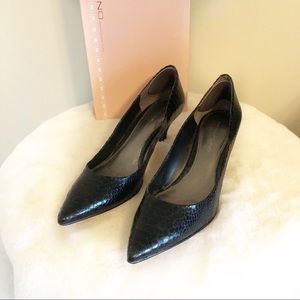Bandolino Inlet Snakeskin Black Heels Pumps